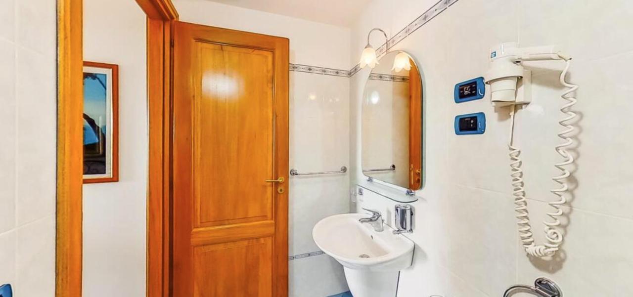 Casa Vacanza Artemis Đảo Lipari Ngoại thất bức ảnh
